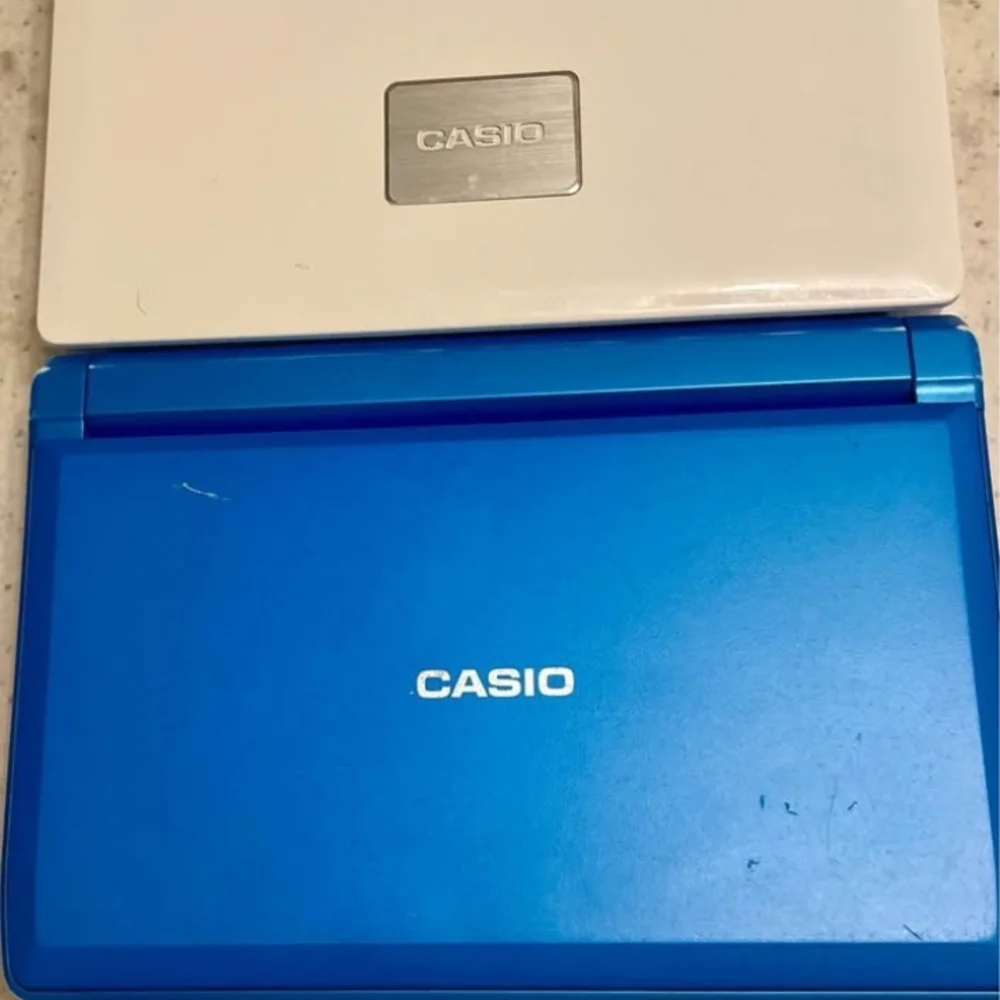 Casio Electronic Dictionaries in White and Blue.E-A99 - E-E99